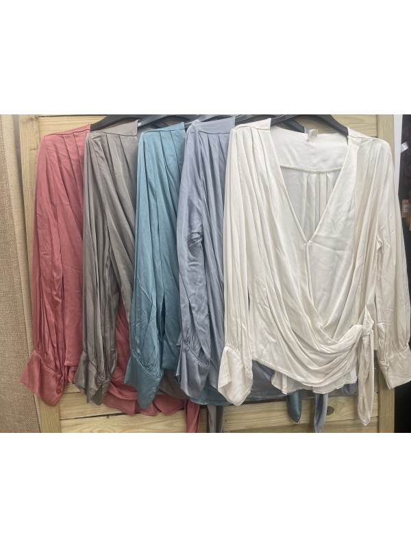 Camisa de saten cruzada con nudo lateral