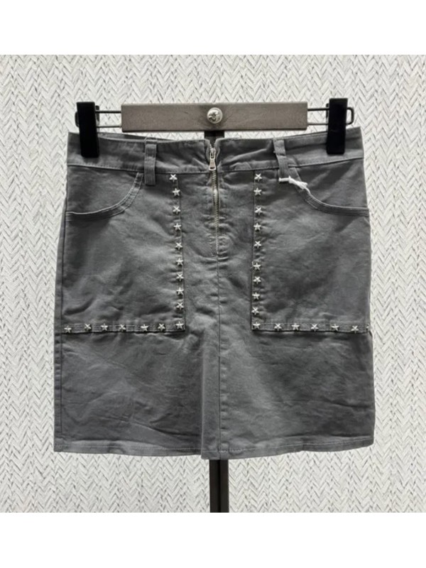 Falda midi con cremallera y bolsillos con tachas 2