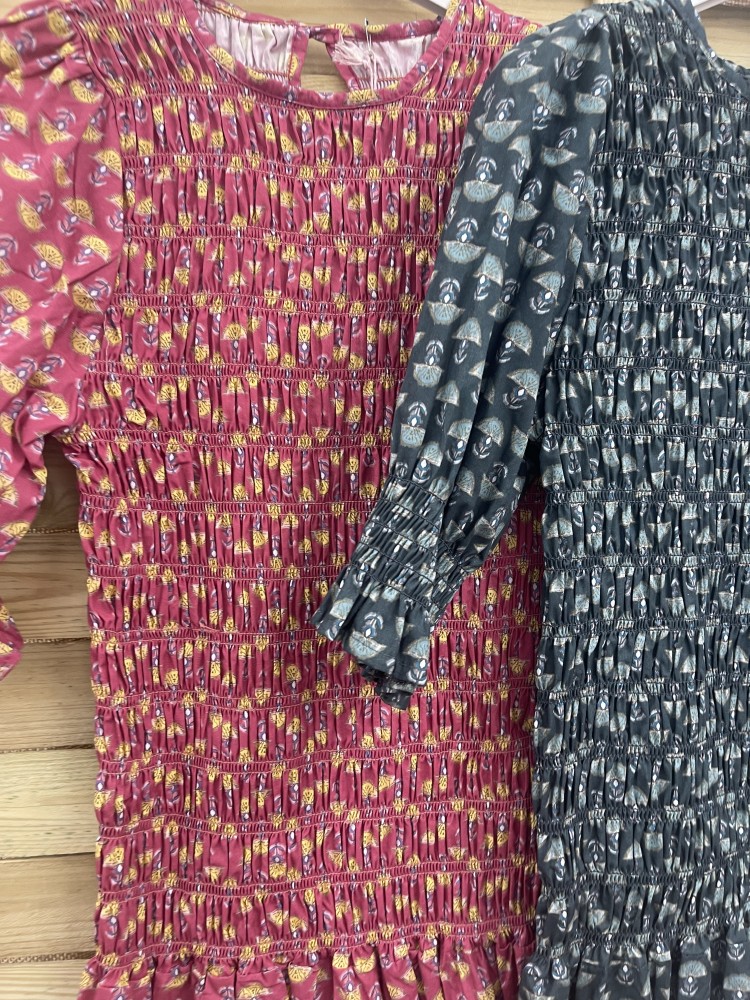 Vestido estampado cuerpo frunce de manga corta