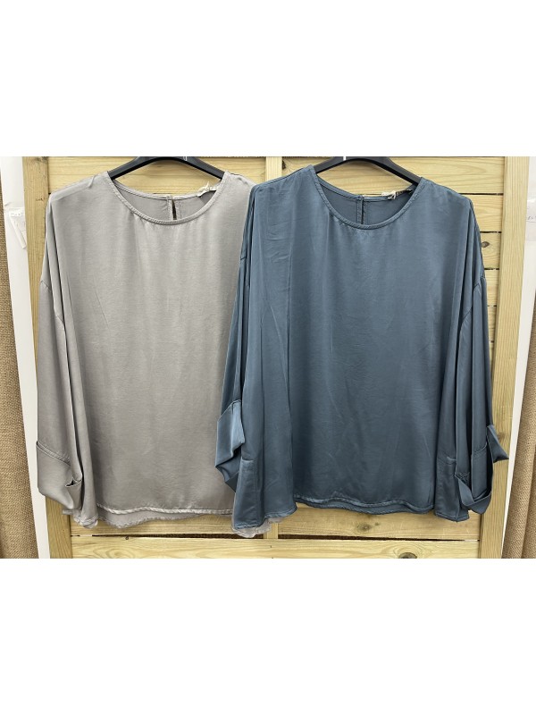 Camisa satén maga francesa con vuelta