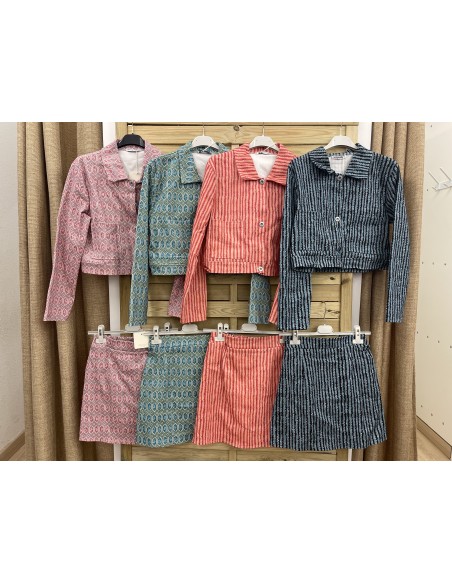 Conjunto estampado de falda mini y chaqueta