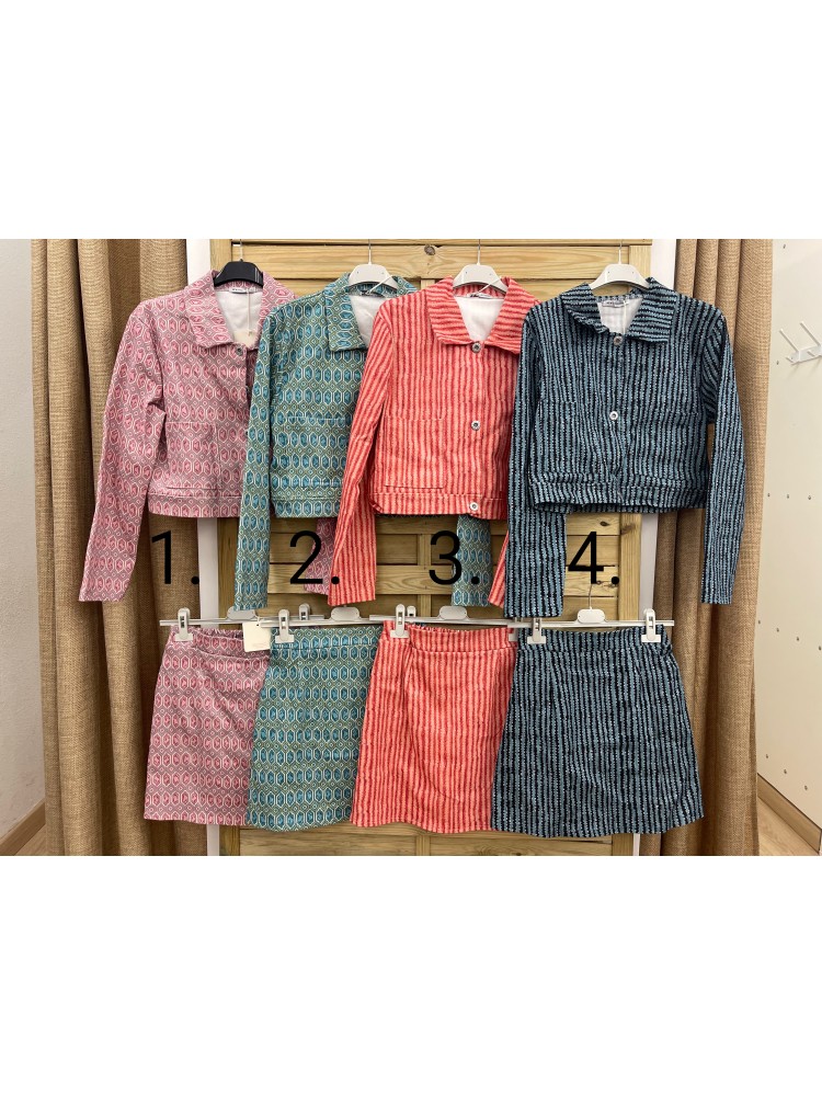 Conjunto estampado de falda mini y chaqueta