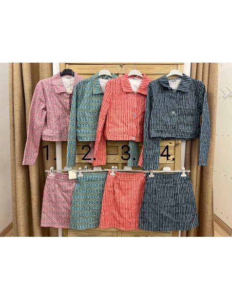 Conjunto estampado de falda mini y chaqueta