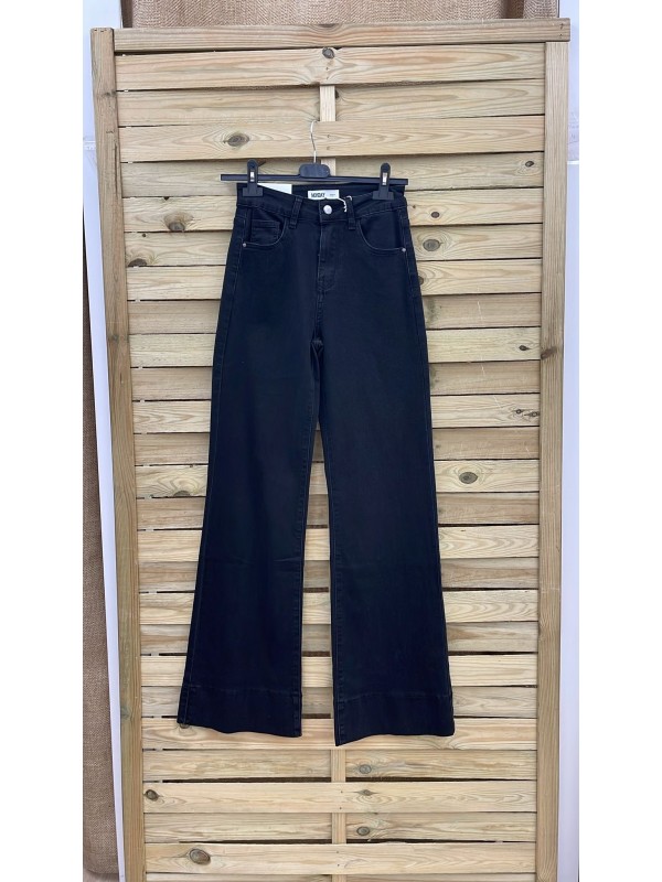 Jeans negro recto con bajo maxi
