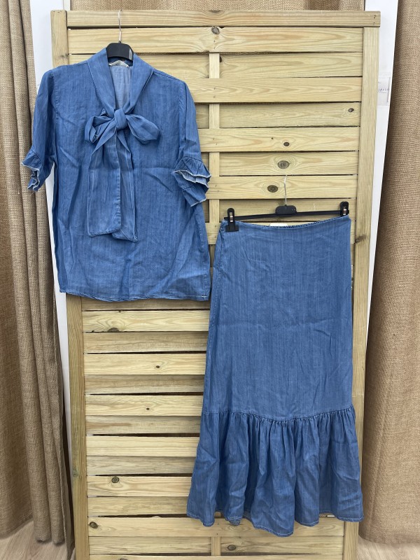 Falda midi vaquera con corte 2