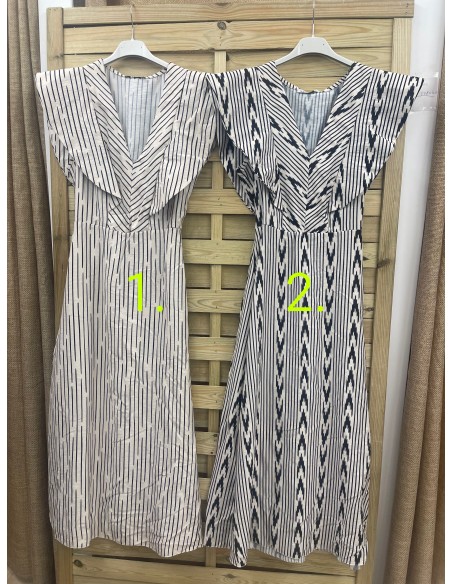 Vestido estampado con corte y doble volante en sisa