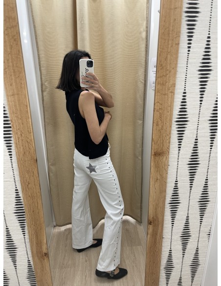Jeans tachas laterales y estrellas plata traseras