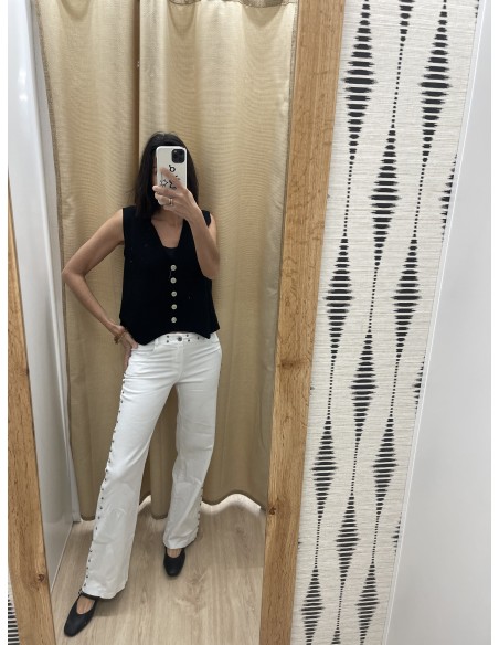 Jeans tachas laterales y estrellas plata traseras