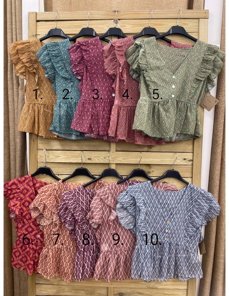 Camisa estampada triple boton y corte con vuelo