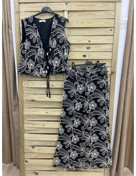 Conjunto bordado de chaleco doble lazo y pantalón