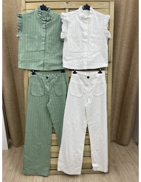 Pantalon líneas verticales desflecadas