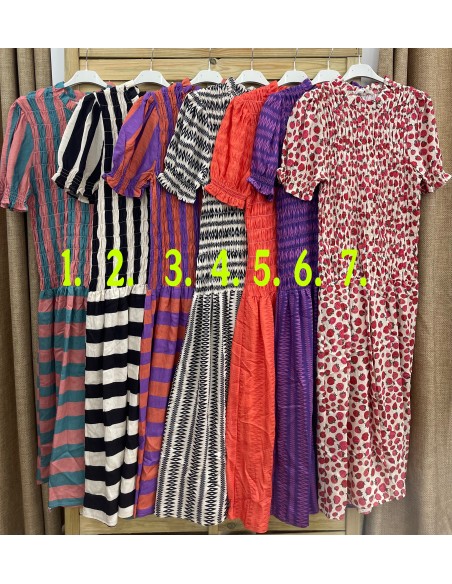 Vestido estampado cuerpo fruncido y manga corta abullonada