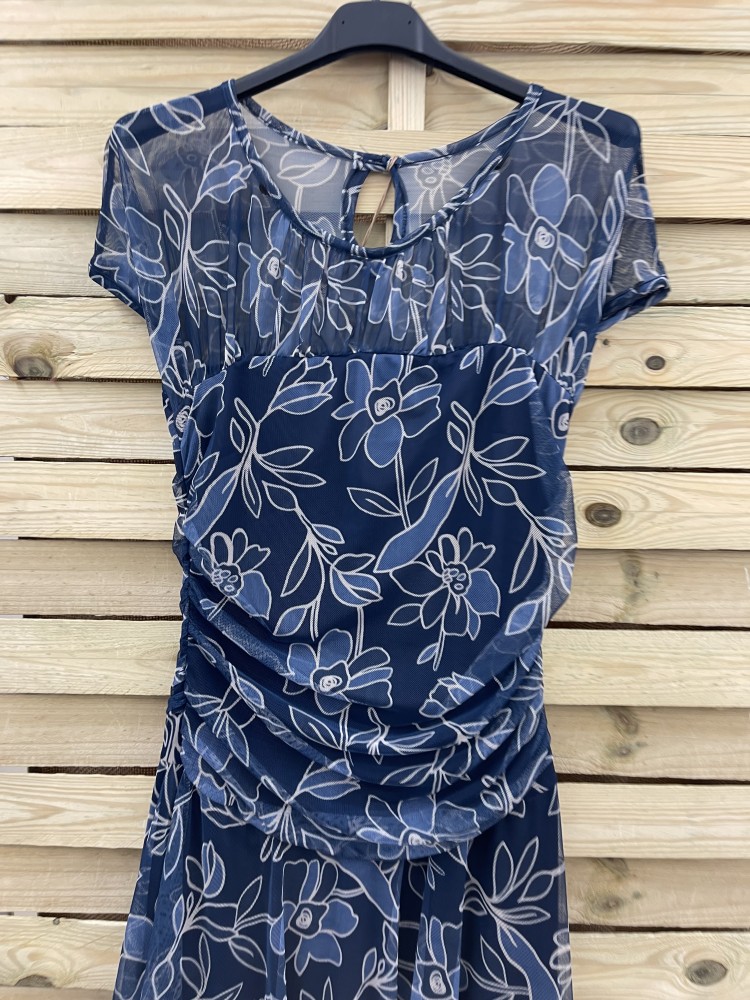 Vestido de tul largo con transparencia en hombros y drapeado en cintura