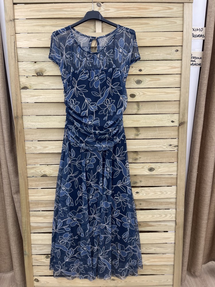 Vestido de tul largo con transparencia en hombros y drapeado en cintura