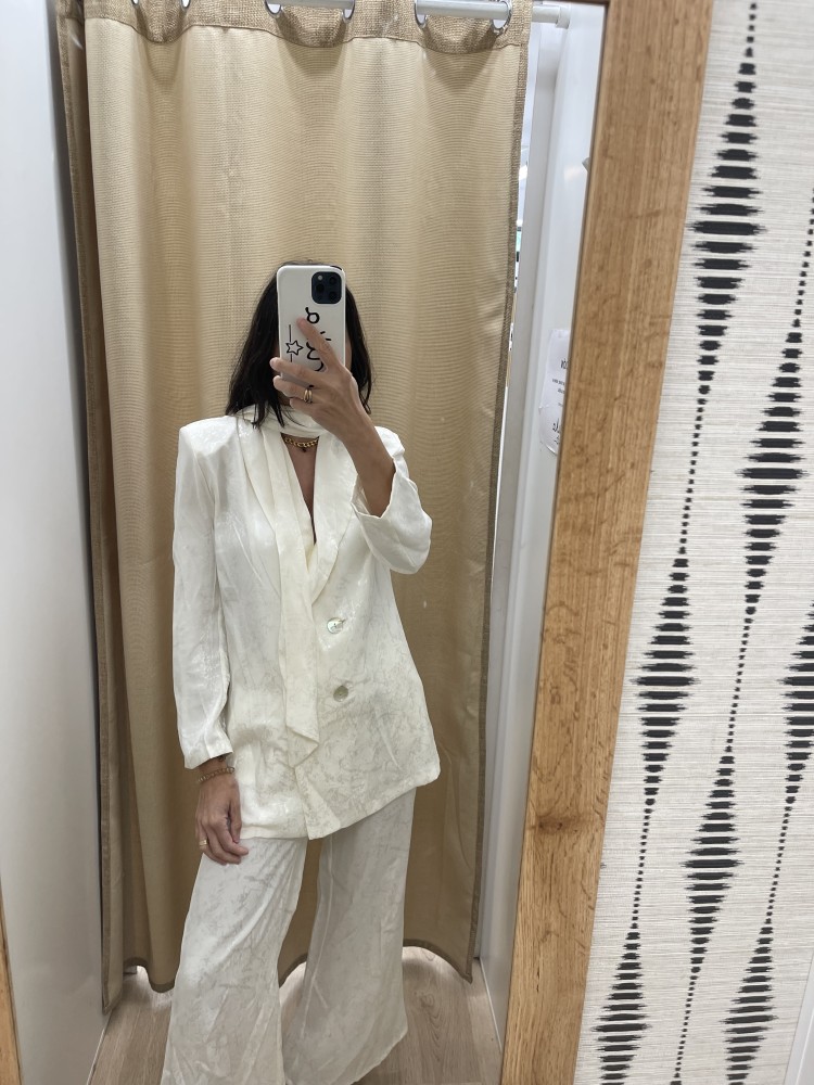 Traje de chaqueta lazada liso