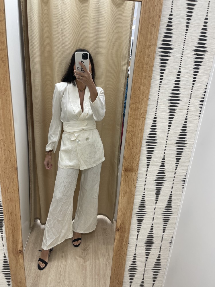 Traje de chaqueta lazada liso