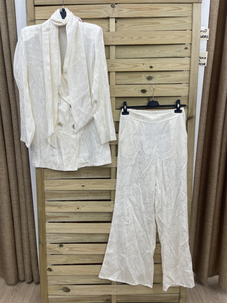 Traje de chaqueta lazada liso