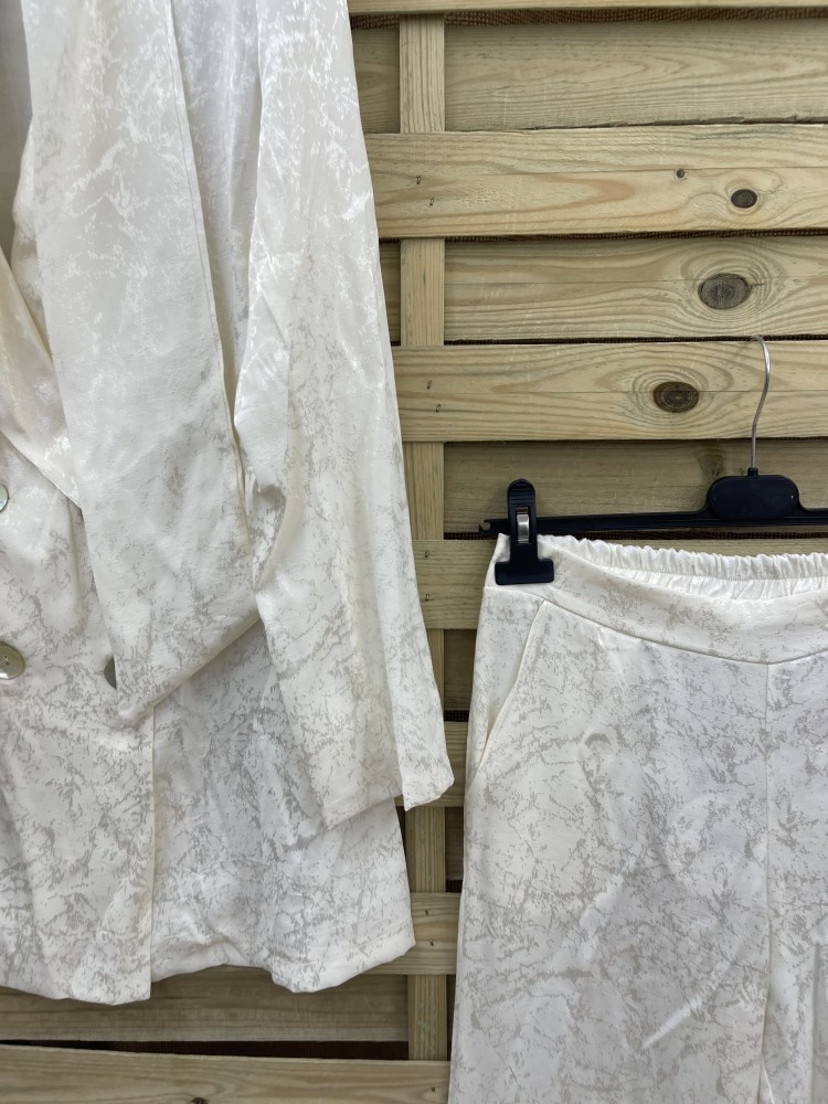 Traje de chaqueta lazada liso