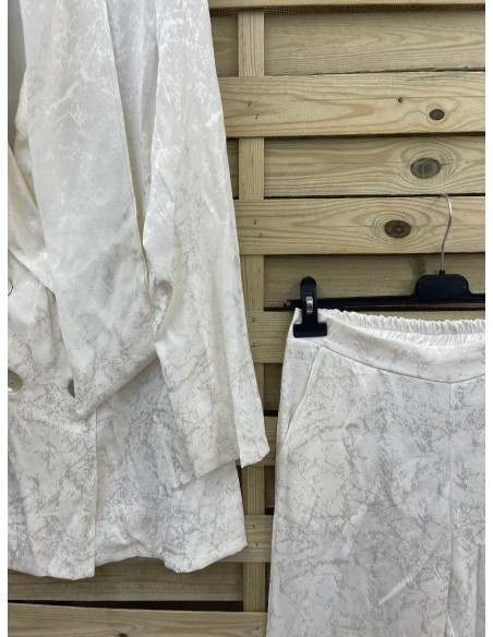 Traje de chaqueta lazada liso