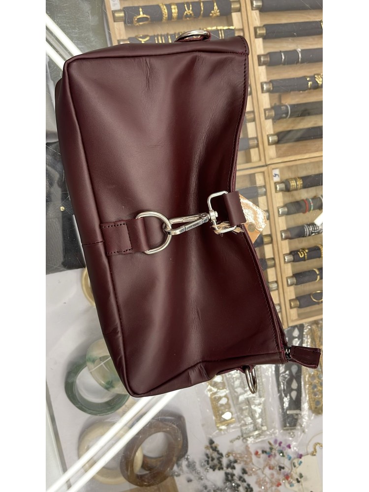 Bolso de piel cierre mosquetón