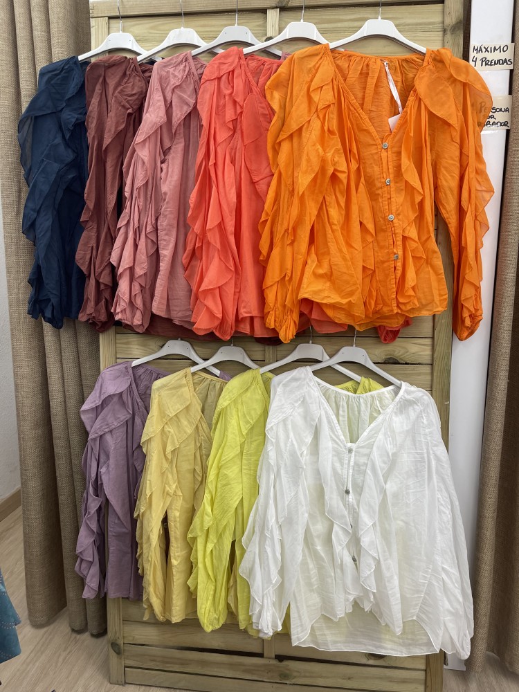 Camisa en pico con vuelo vertical