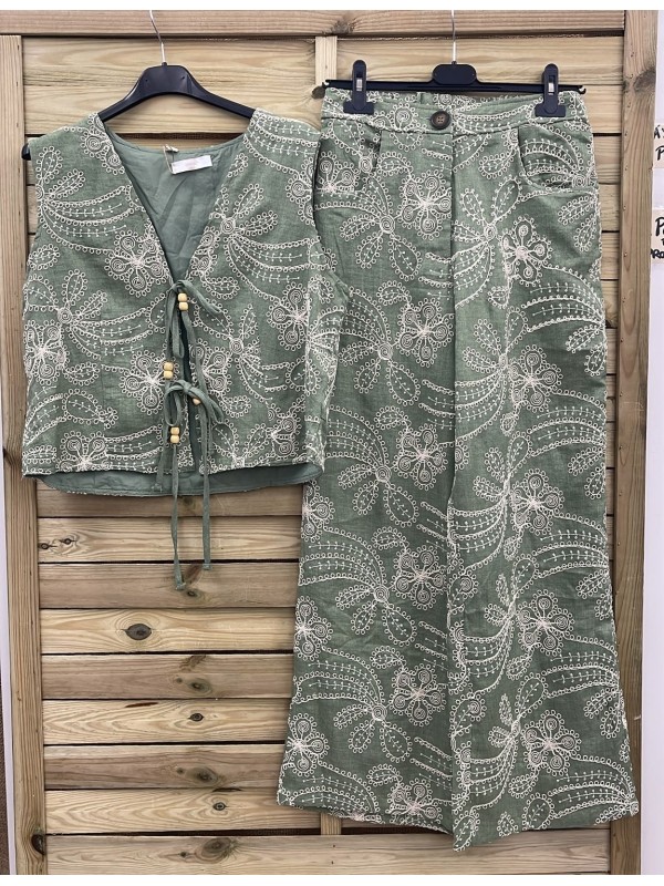 Conjunto bordado de chaleco doble lazo y pantalón 2