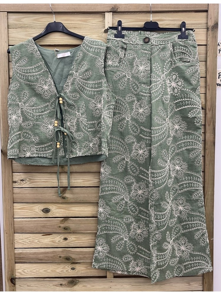 Conjunto bordado de chaleco doble lazo y pantalón