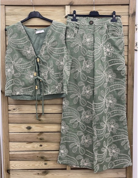 Conjunto bordado de chaleco doble lazo y pantalón