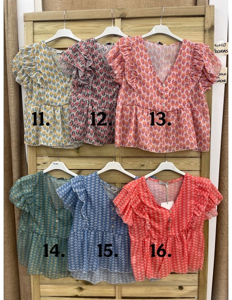 Camisa estampada triple boton y corte con vuelo