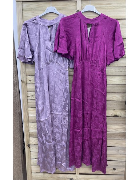 Vestido satén efecto hojitas con abertura delantera y corte