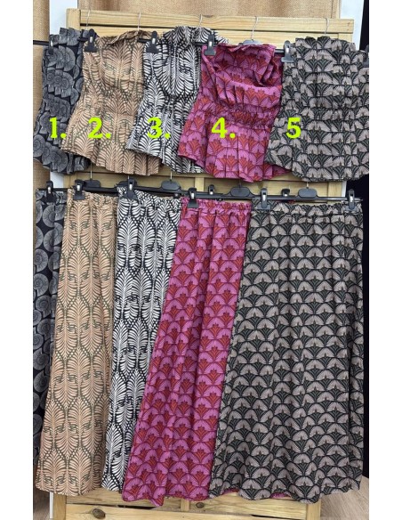 Conjunto estampado con top palabra drapeado