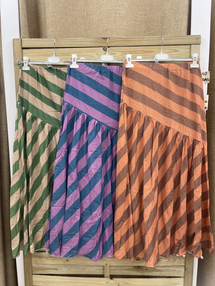 Falda bicolor de rayas diagonales