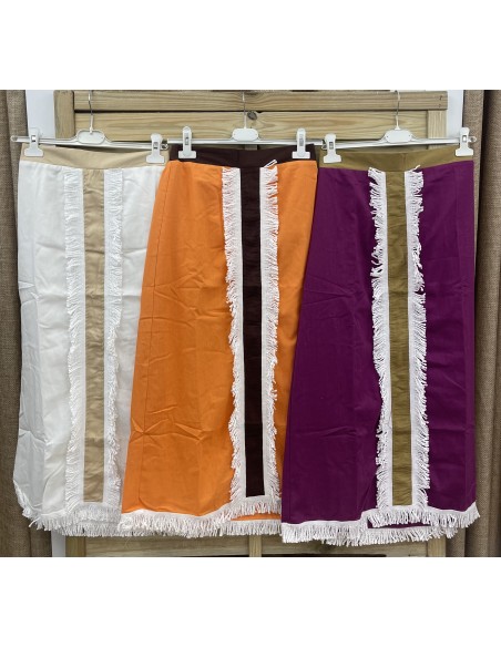 Falda midi con vivo central y flecos