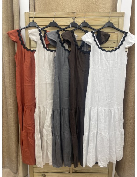 Vestido largo con sandunga negra en escote