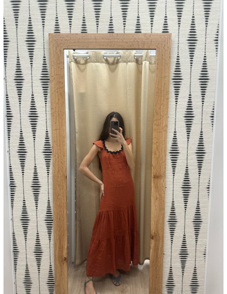 Vestido largo con sandunga negra en escote