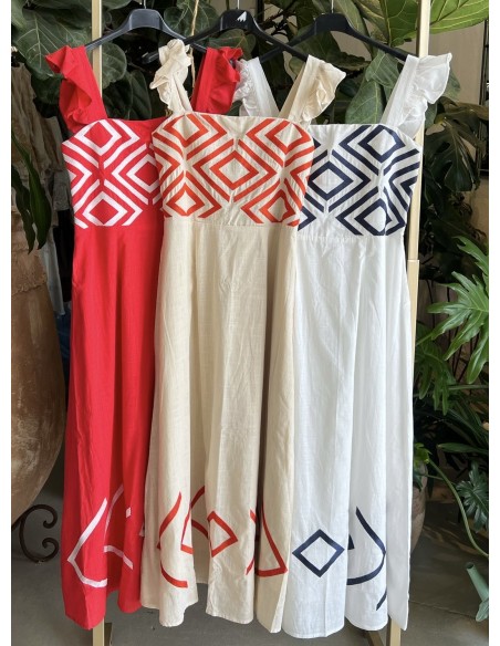 Vestido bordado étnico en pecho y bajo