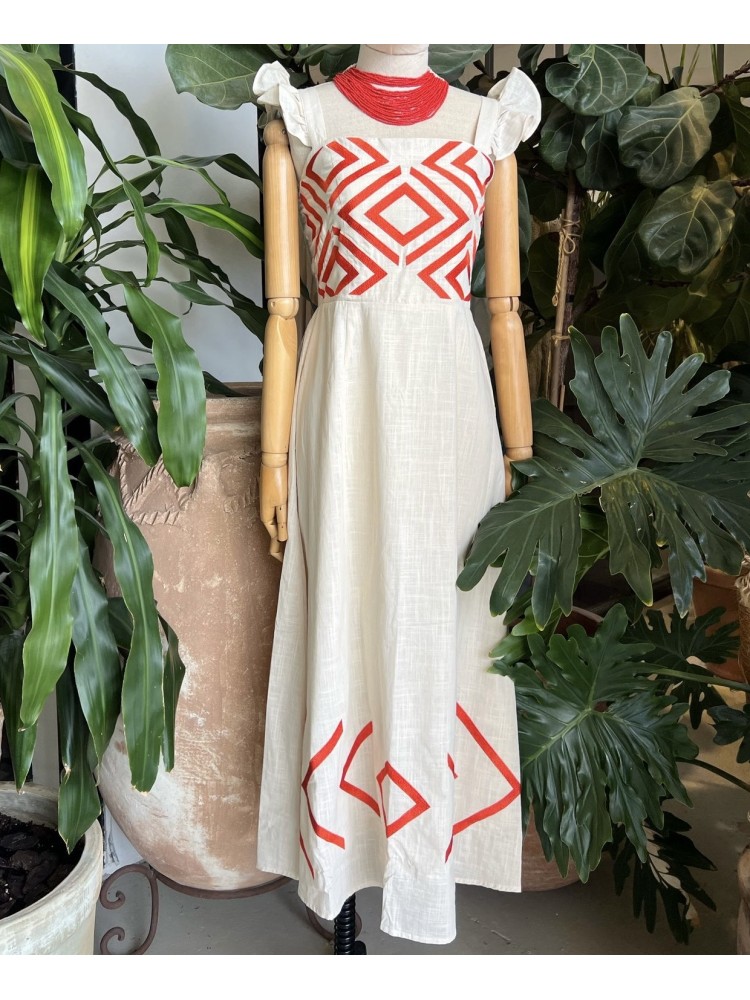 Vestido bordado étnico en pecho y bajo