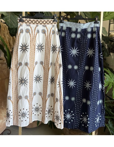 Falda midi detalles soles bordados