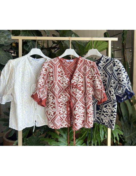 Sobrecamisa bordado crudo con triple lazo