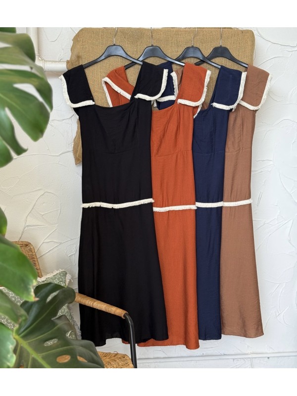 Vestido liso detalle flequitos en hombros y caderas 2