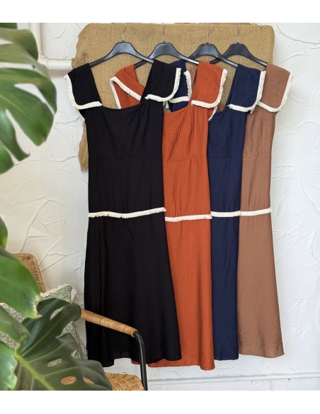 Vestido liso detalle flequitos en hombros y caderas