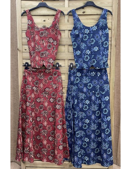 Conjunto flores tricolor de top detalle abertura y falda midi