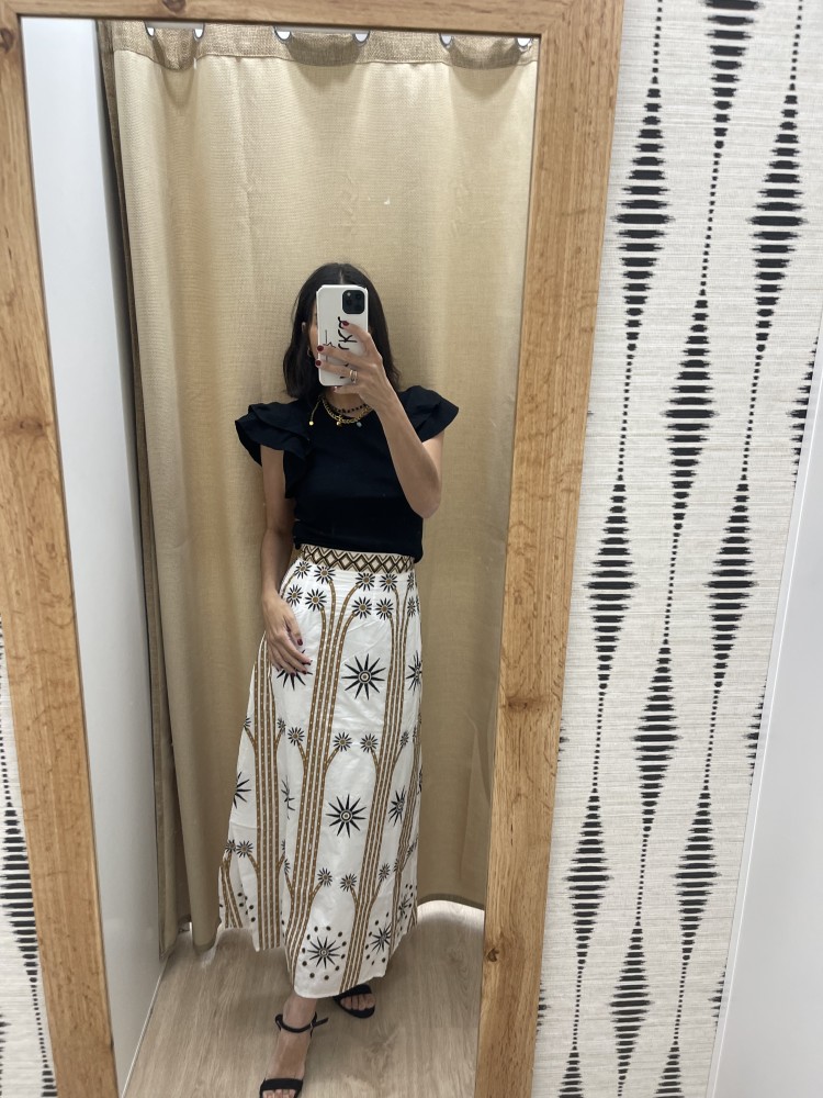 Falda midi detalles soles bordados