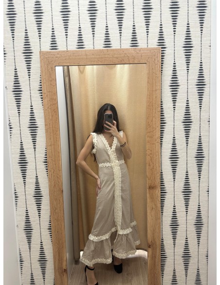 Vestido liso con detalles de sandunga y flecos