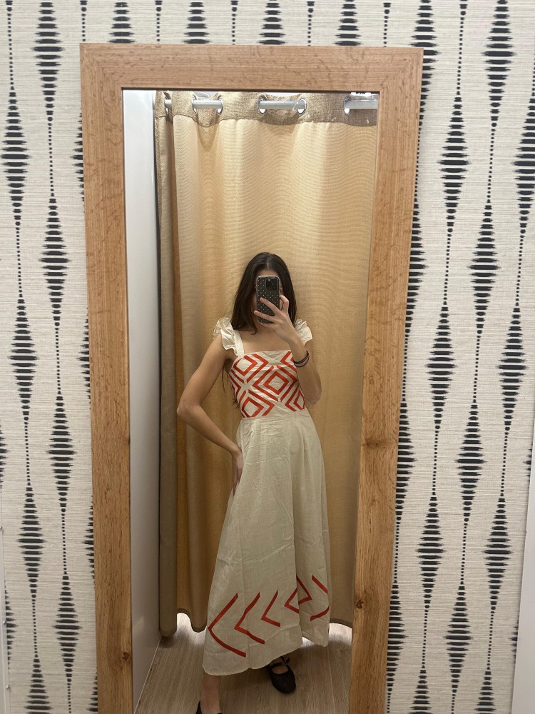 Vestido bordado étnico en pecho y bajo