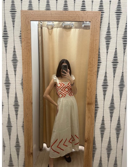 Vestido bordado étnico en pecho y bajo