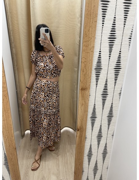 Conjunto laberinto de top manga abullonada y falda midi detalle volantito