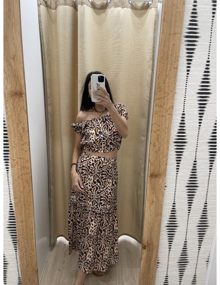 Conjunto laberinto de top manga abullonada y falda midi detalle volantito