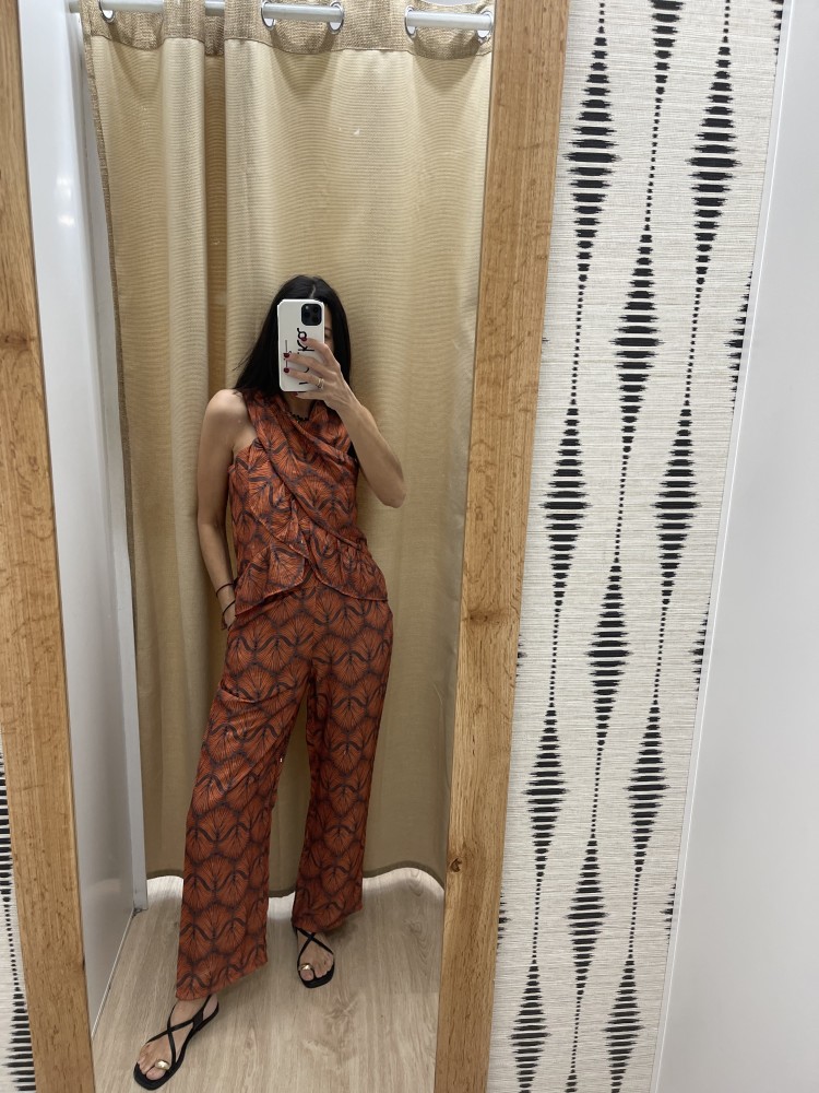 Top abanico parte delantera cruzada con volante