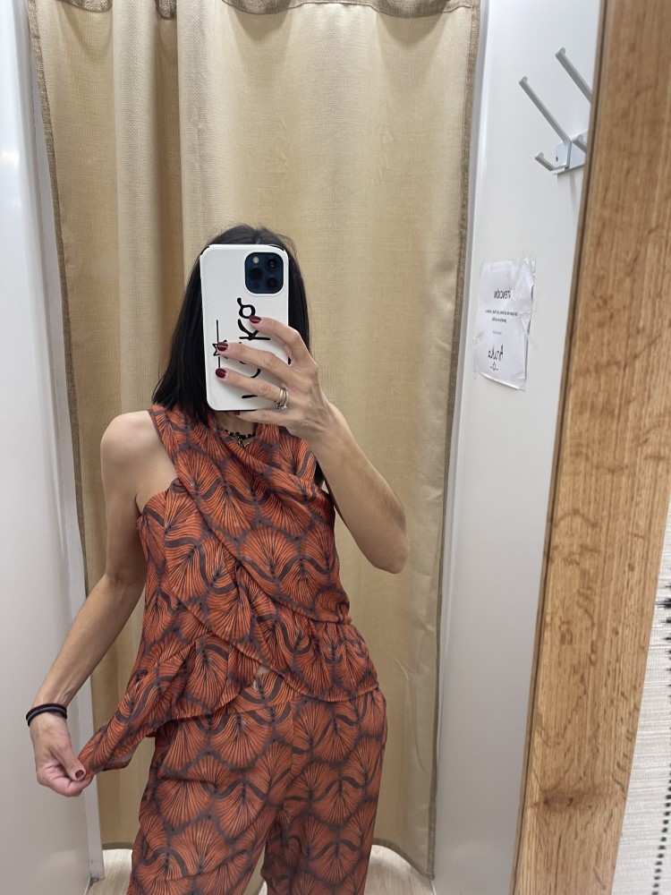 Top abanico parte delantera cruzada con volante